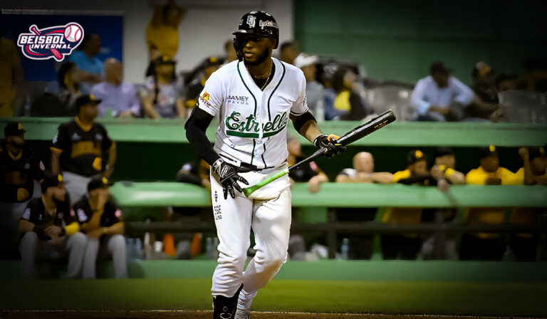 El 1B Lewin Díaz renovó contrato con las Estrellas Orientales